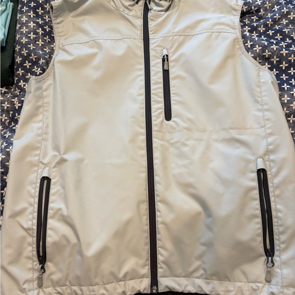 Helly Hansen Light Gray Sleeveless Vest with Black Zippers